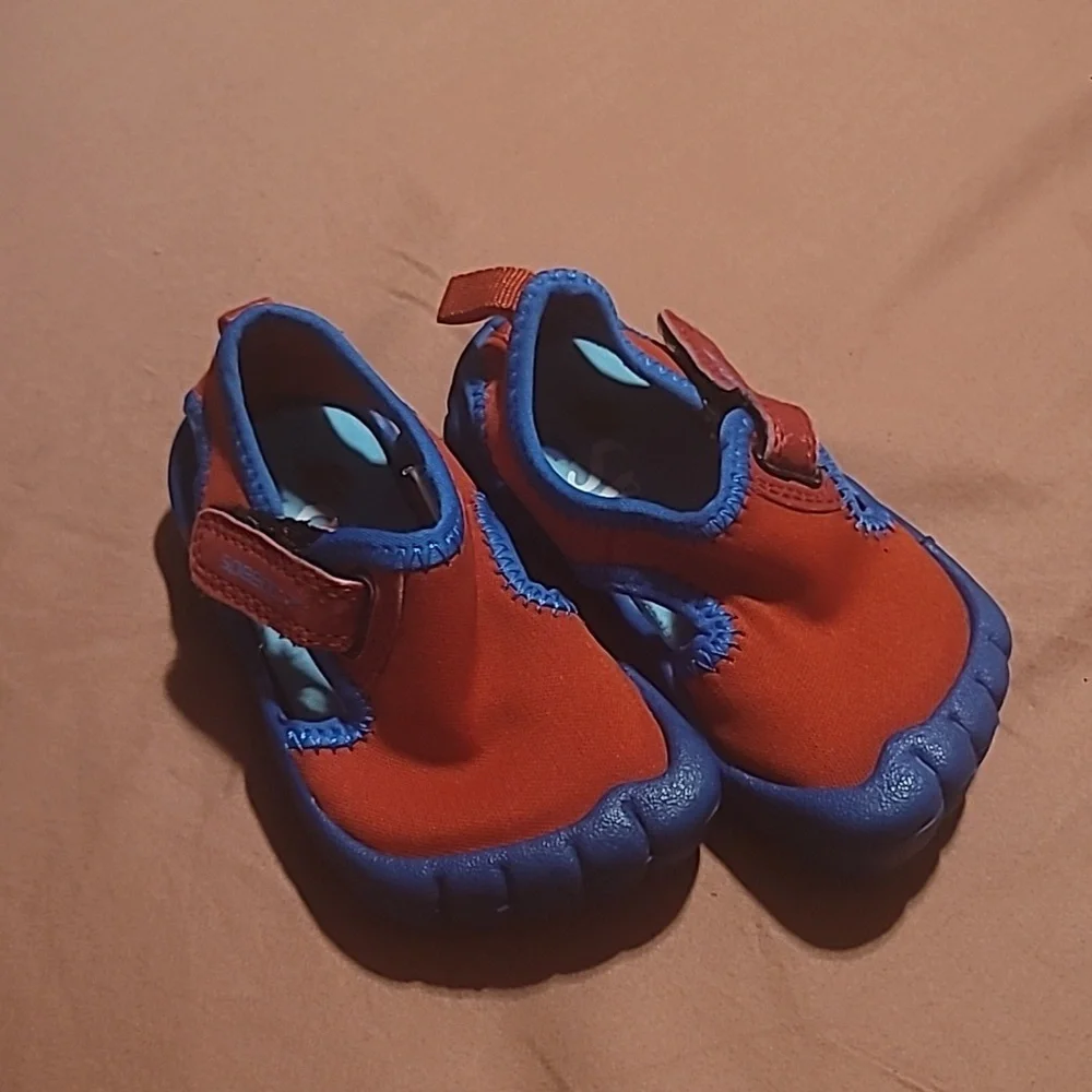 Speedo Baby Infant Water Shoes Size Small (I Would appx 4-6c)